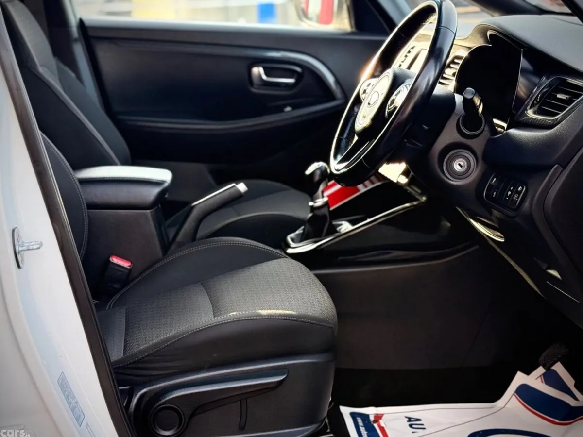 Kia Carens Estate, Diesel, 2017, White