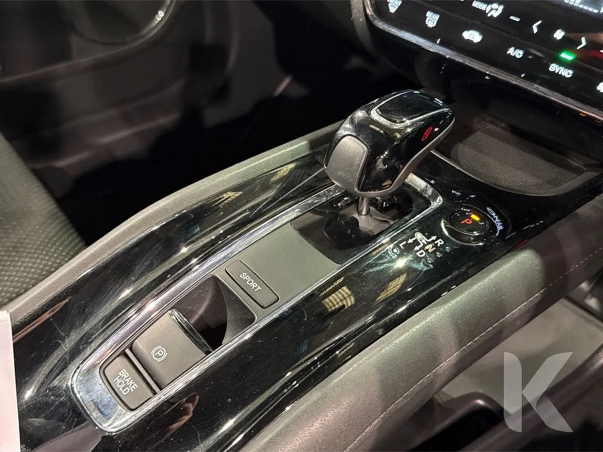 Honda Vezel SUV, Petrol Hybrid, 2020, White