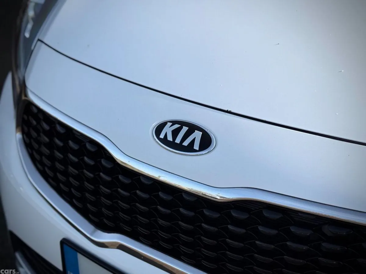 Kia Carens Estate, Diesel, 2017, White