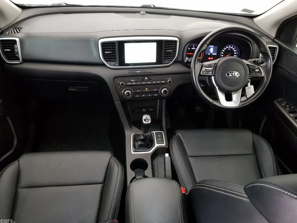 Kia Sportage MPV, Diesel, 2021, White