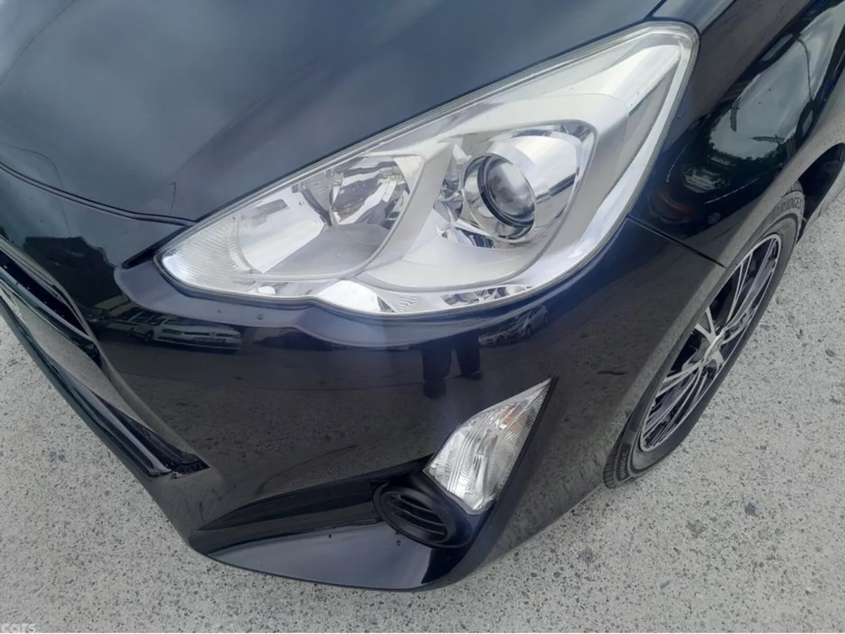 Toyota Aqua Hatchback, Petrol Hybrid, 2017, Black