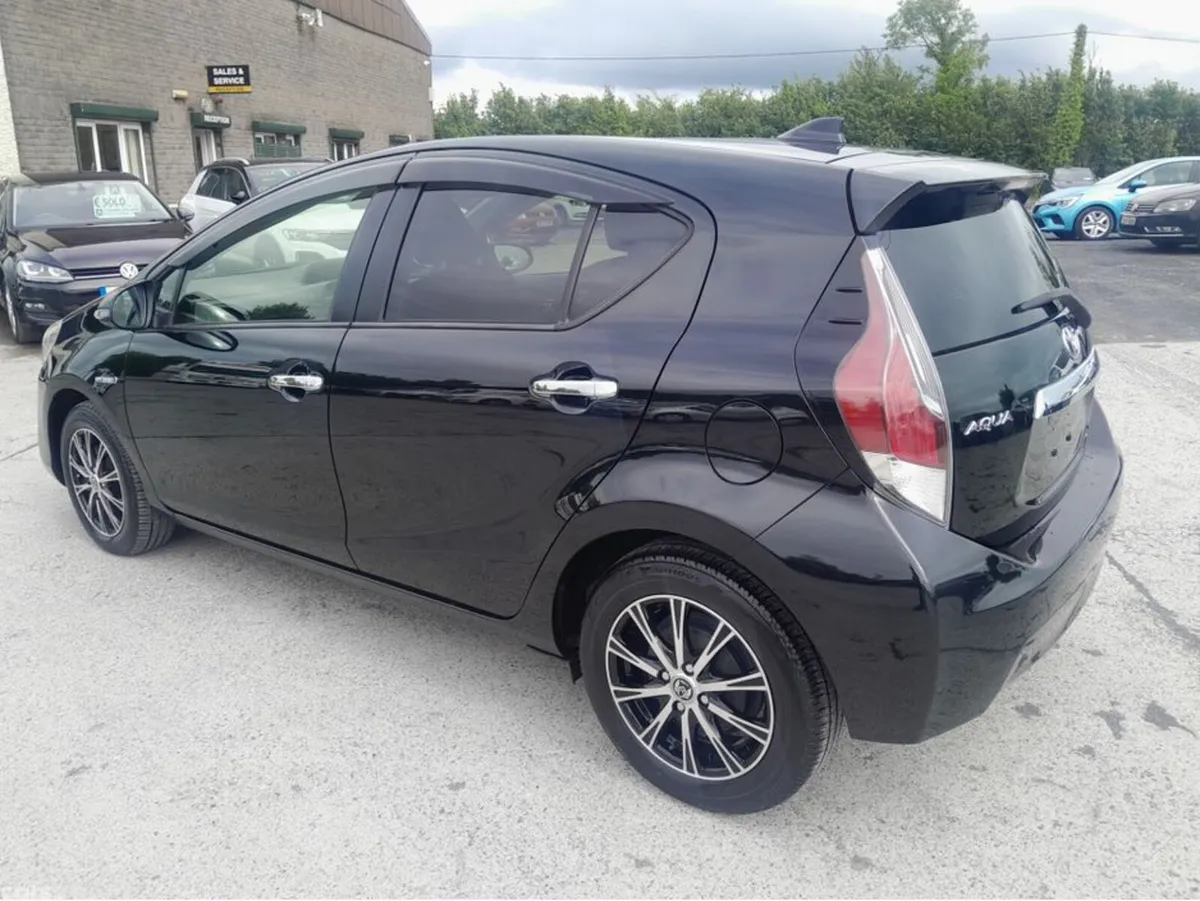 Toyota Aqua Hatchback, Petrol Hybrid, 2017, Black