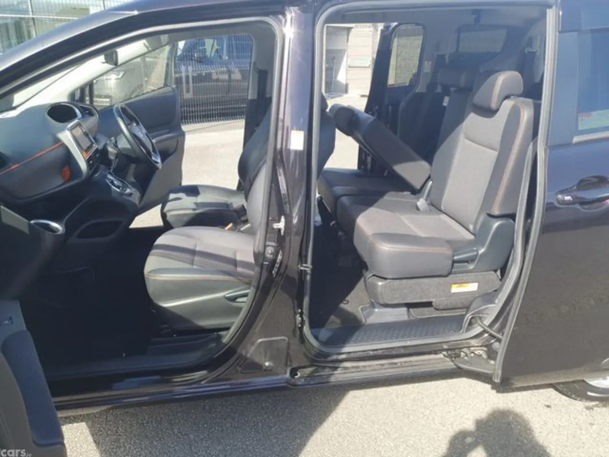 Toyota Sienta MPV, Petrol, 2018, Blue