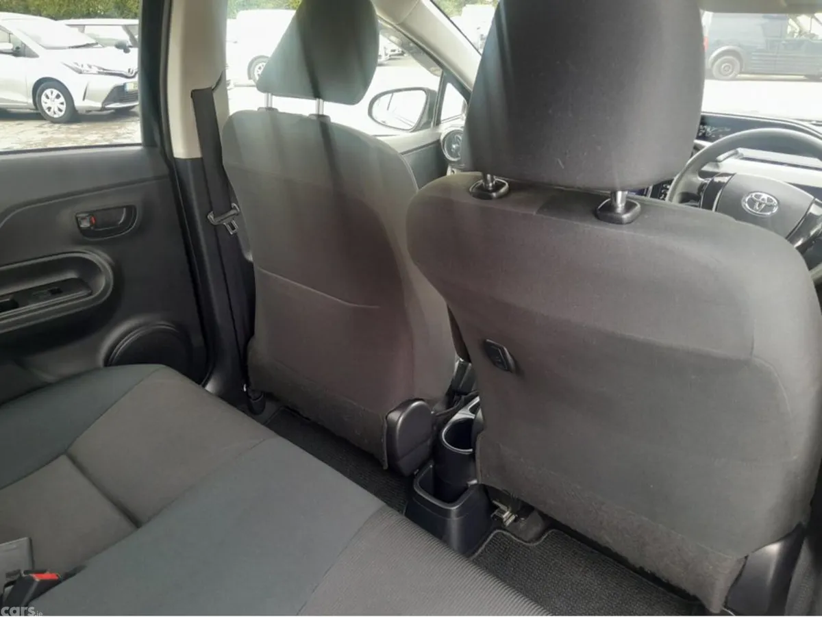 Toyota Aqua Hatchback, Petrol Hybrid, 2017, Black