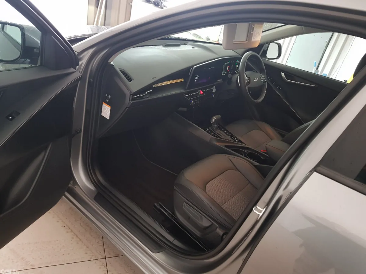Kia Niro MPV, Petrol Plug-in Hybrid, 2023, Grey