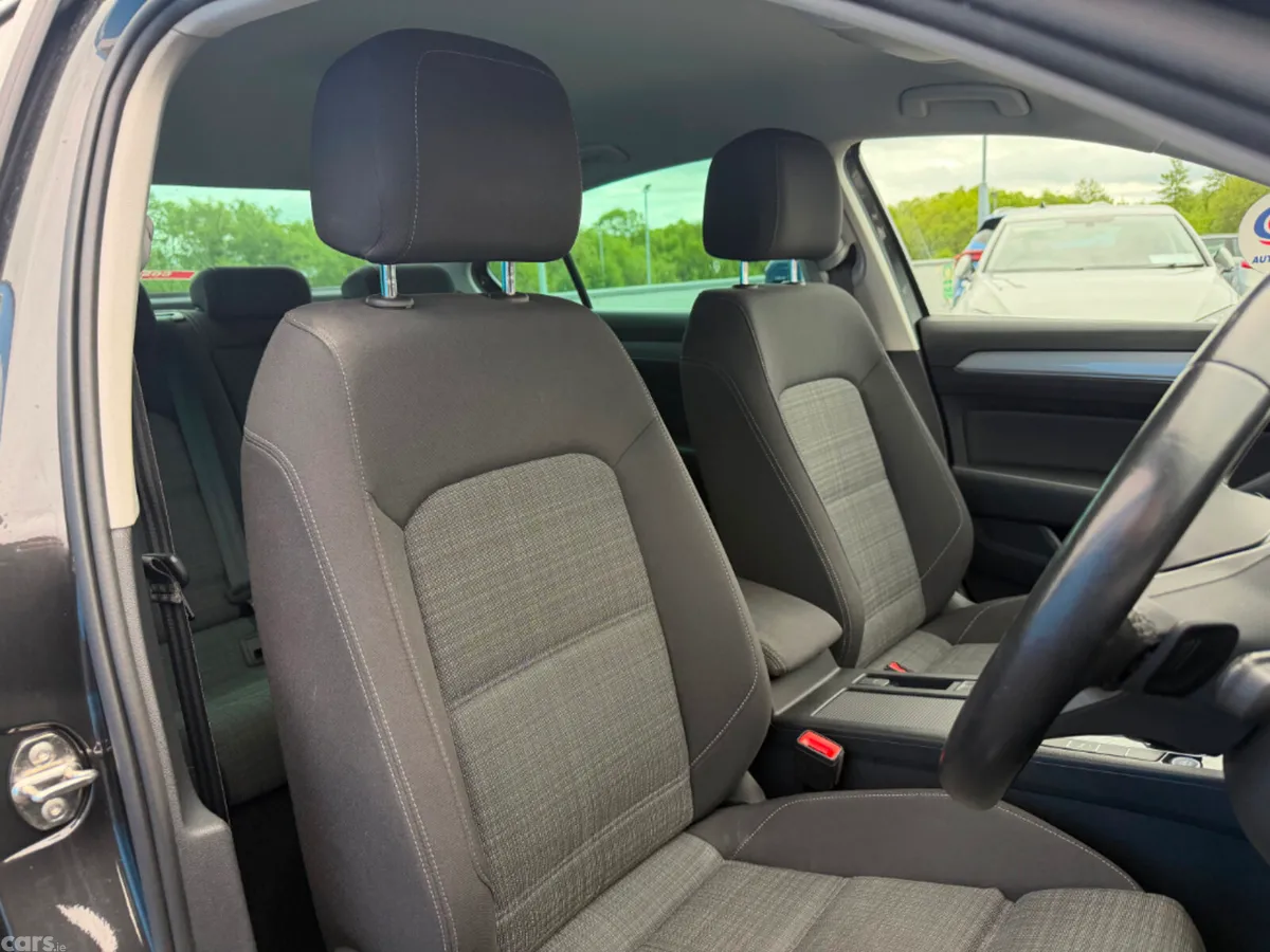 Volkswagen Passat Saloon, Diesel, 2021, Grey