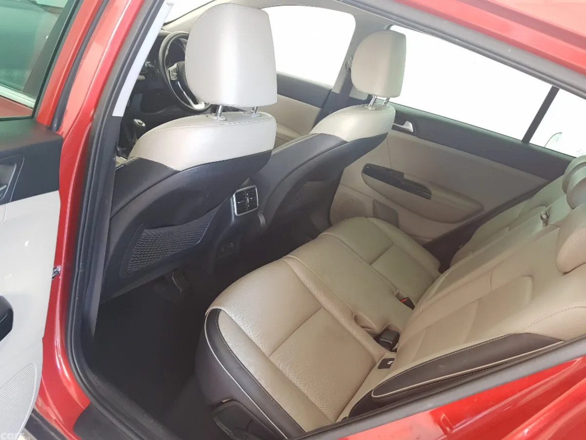 Kia Sportage MPV, Diesel, 2019, Red
