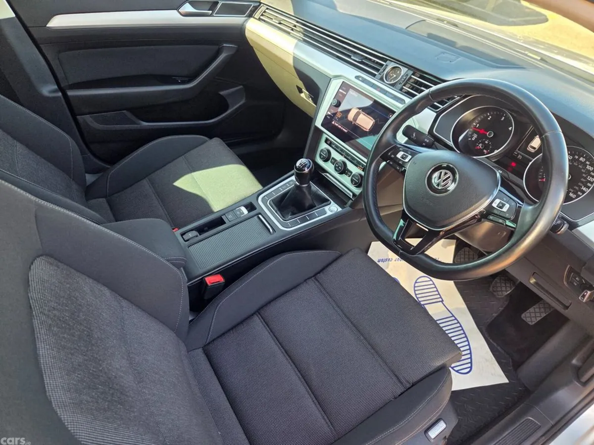 Volkswagen Passat Estate, Diesel, 2018, Silver
