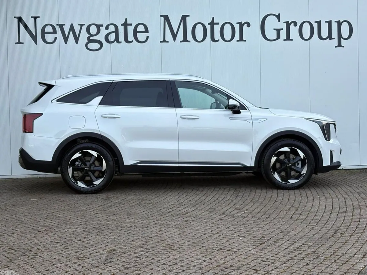 Kia Sorento SUV, Petrol Plug-in Hybrid, 2027, White