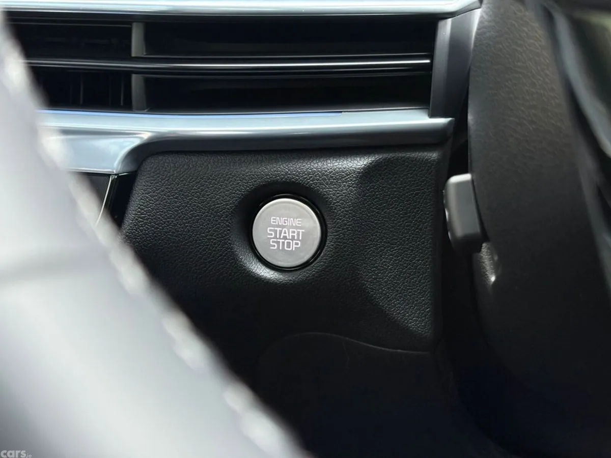 Kia Sorento SUV, Petrol Plug-in Hybrid, 2027, White