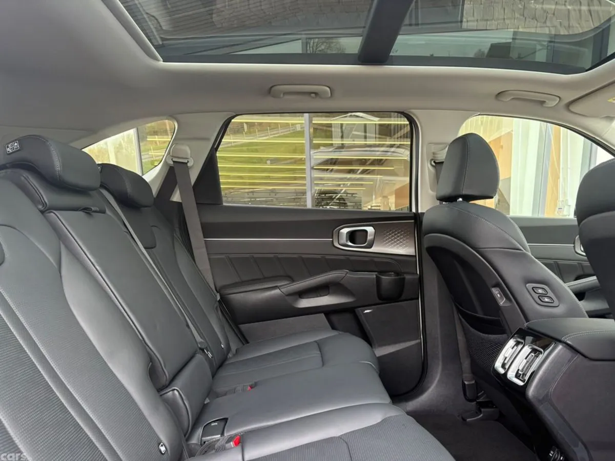Kia Sorento SUV, Petrol Plug-in Hybrid, 2027, White
