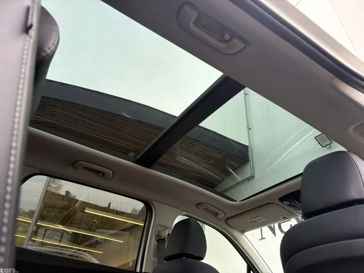 Kia Sorento SUV, Petrol Plug-in Hybrid, 2027, White