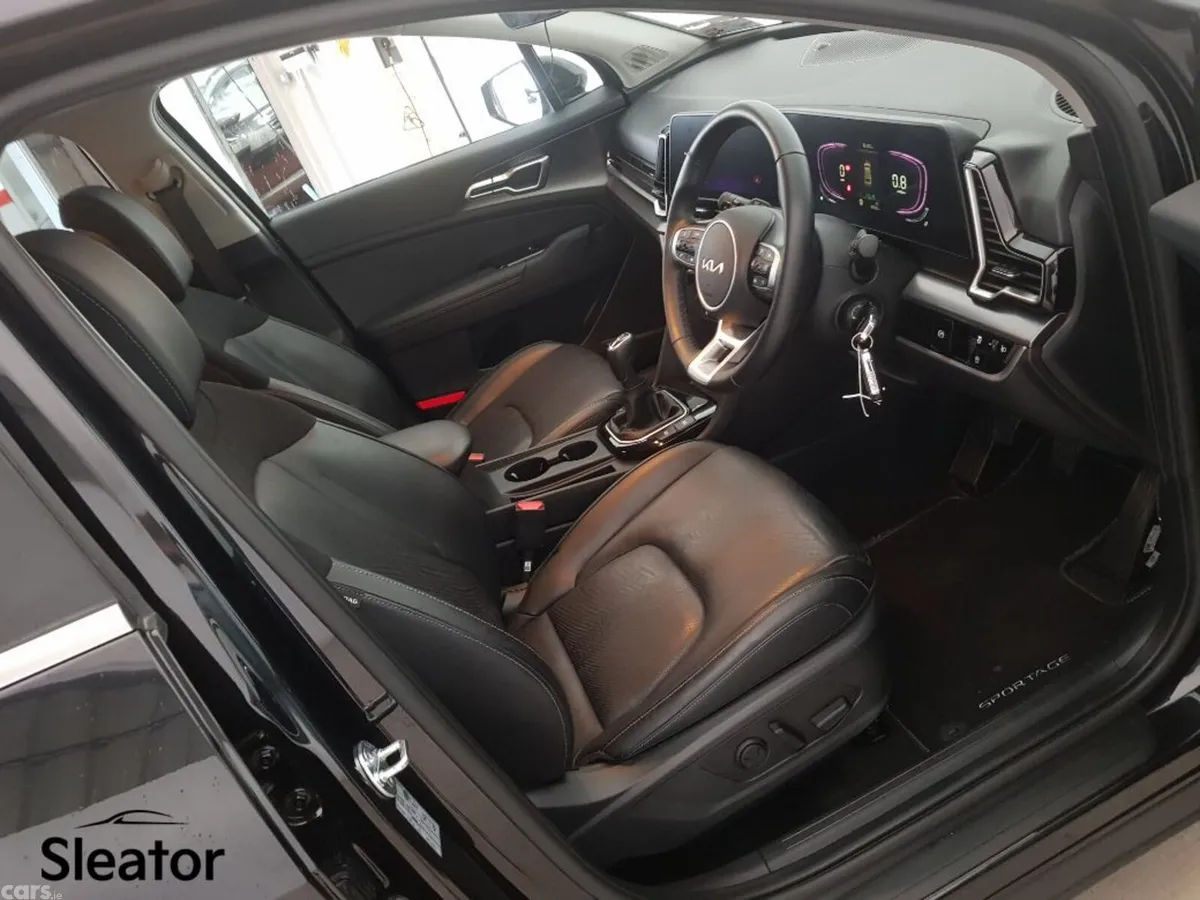 Kia Sportage MPV, Diesel, 2025, Black