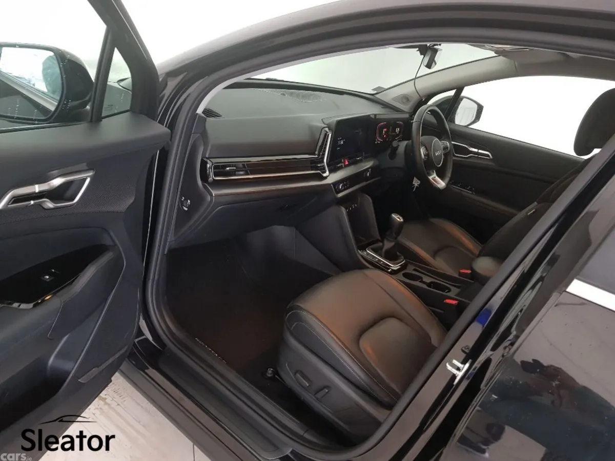 Kia Sportage MPV, Diesel, 2025, Black