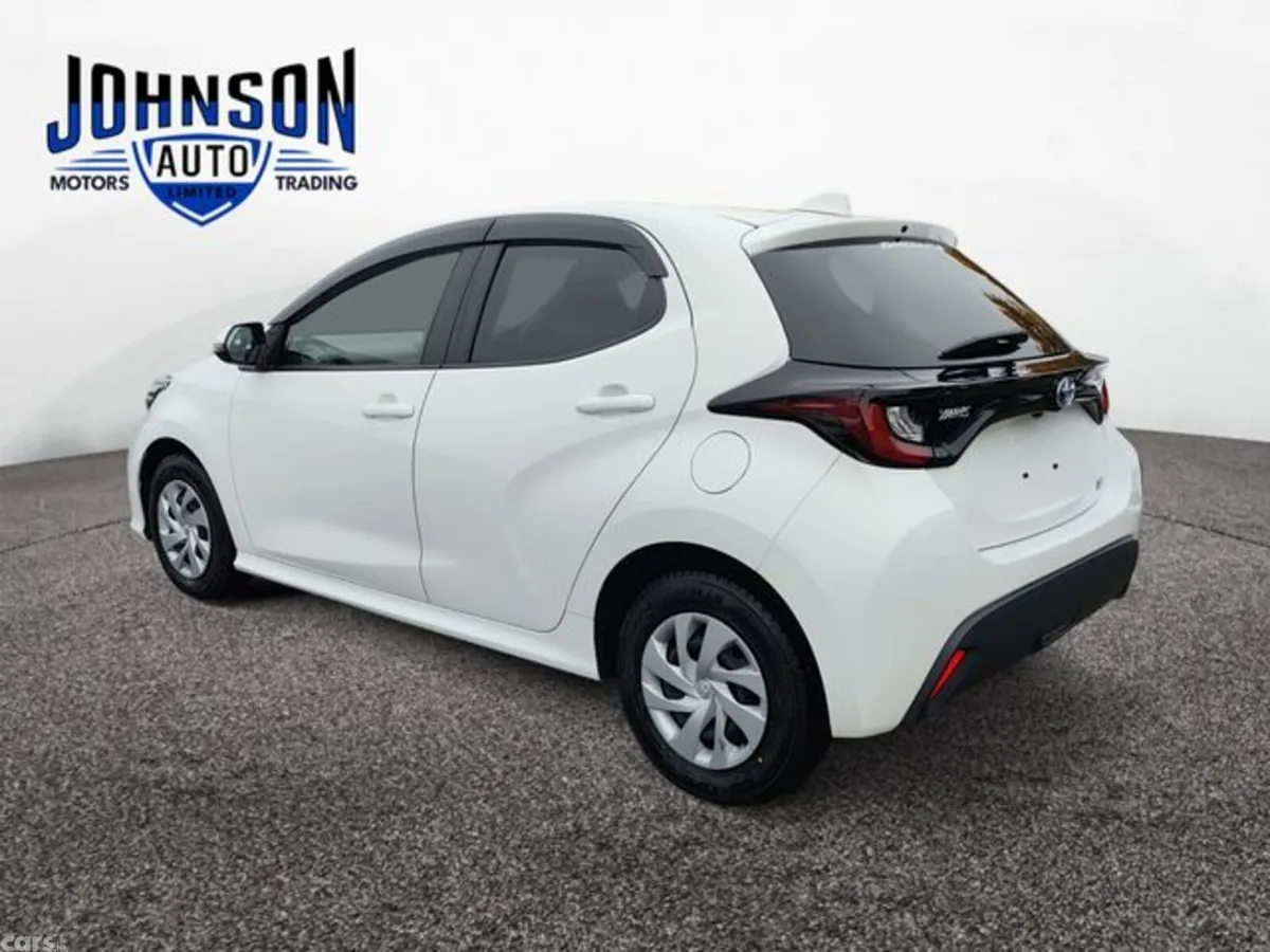 Toyota Yaris Hatchback, Petrol Hybrid, 2022, White