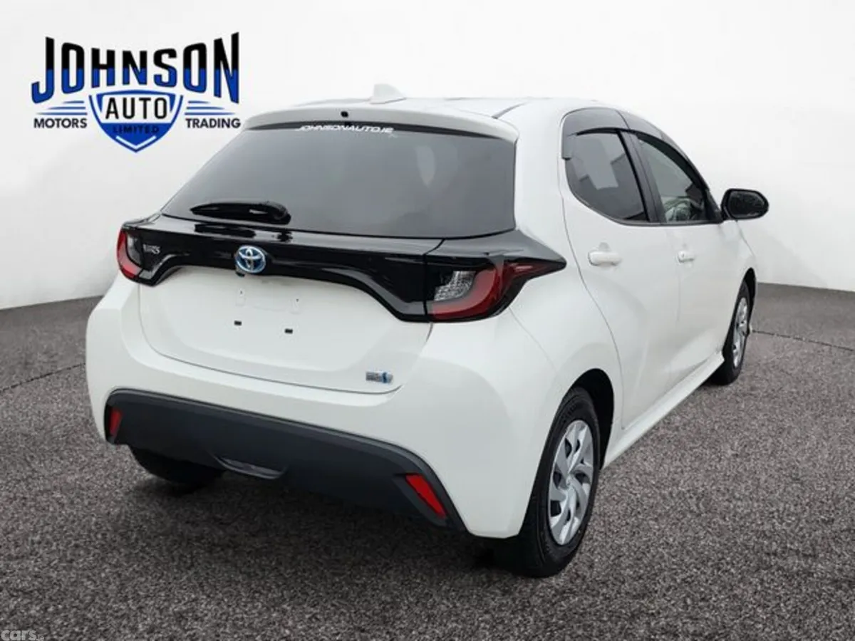 Toyota Yaris Hatchback, Petrol Hybrid, 2022, White