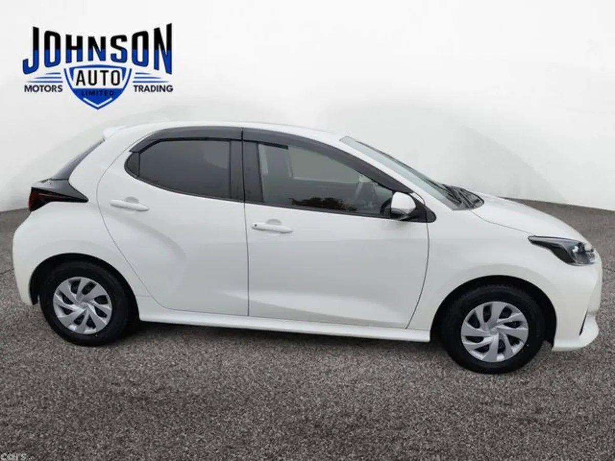 Toyota Yaris Hatchback, Petrol Hybrid, 2022, White