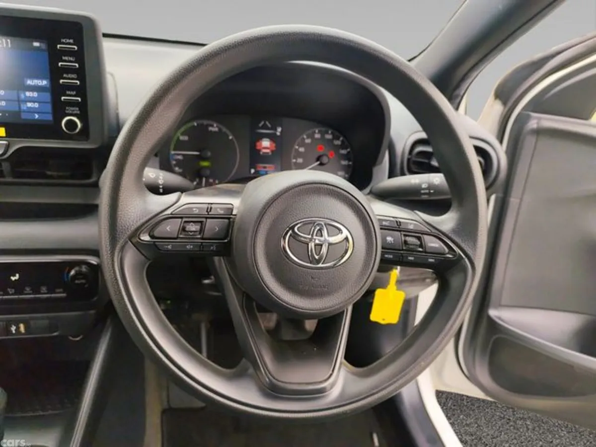 Toyota Yaris Hatchback, Petrol Hybrid, 2022, White