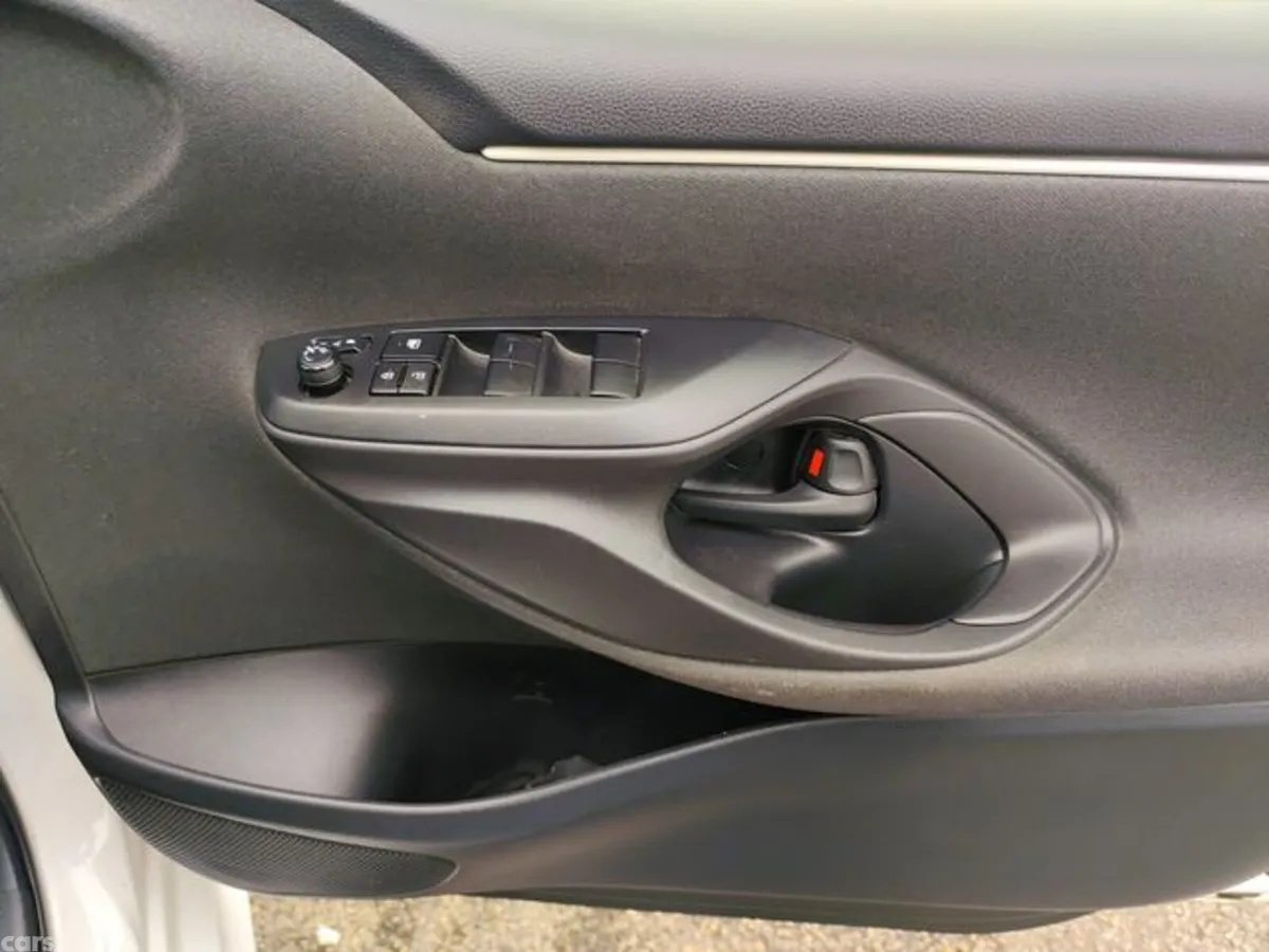 Toyota Yaris Hatchback, Petrol Hybrid, 2022, White