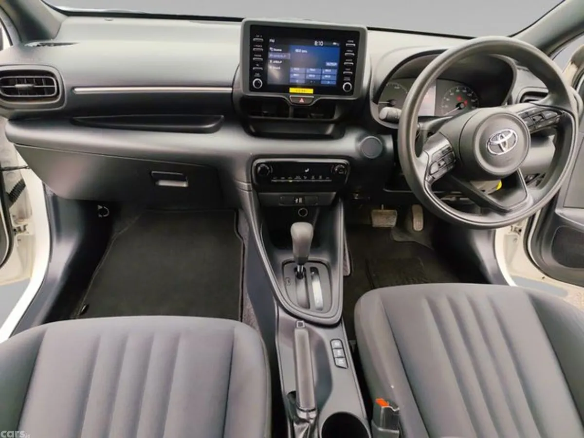 Toyota Yaris Hatchback, Petrol Hybrid, 2022, White