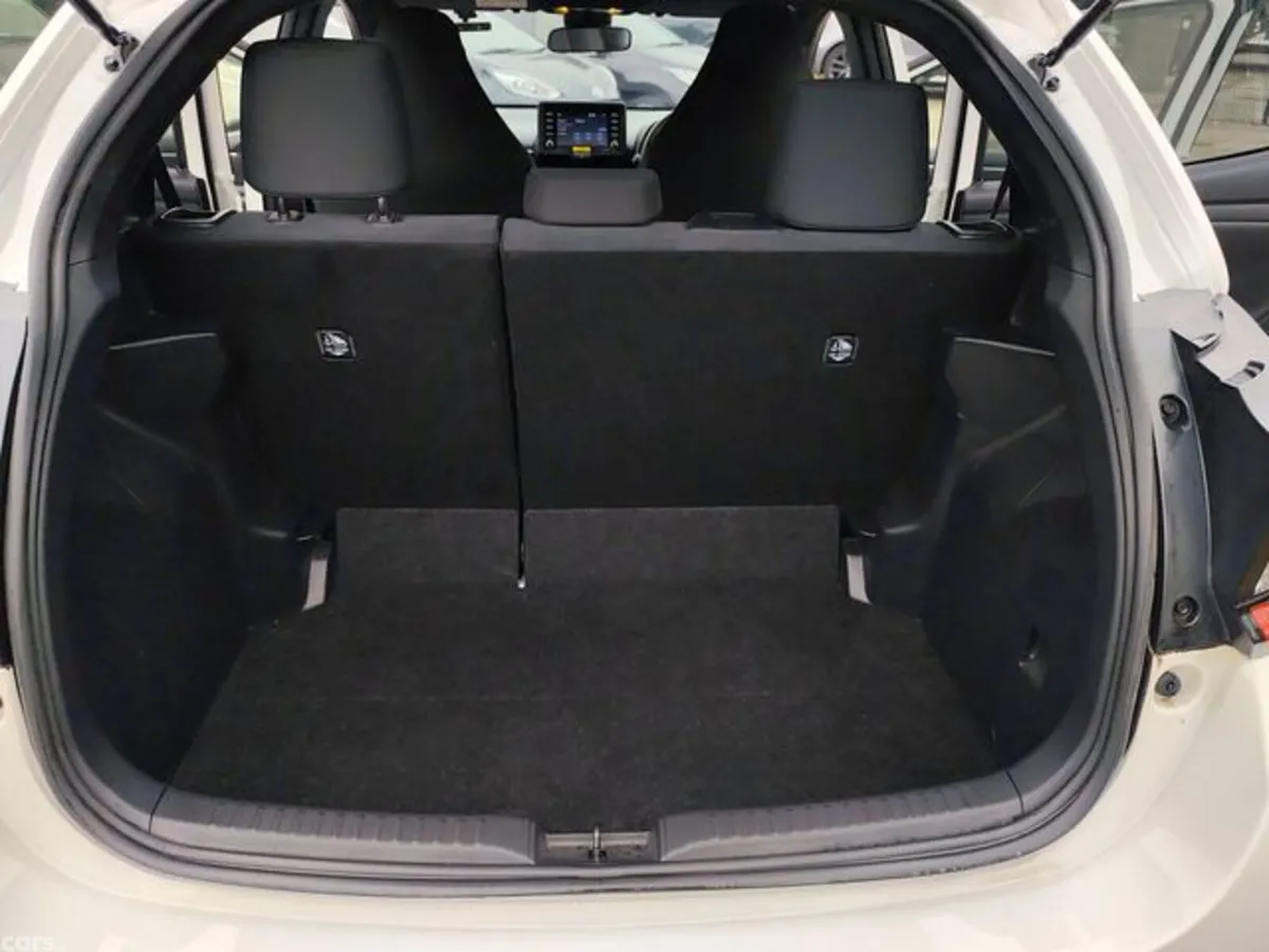 Toyota Yaris Hatchback, Petrol Hybrid, 2022, White