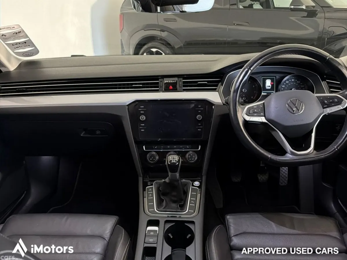 Volkswagen Passat Estate, Petrol, 2021, Blue