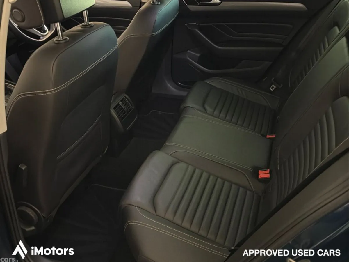 Volkswagen Passat Estate, Petrol, 2021, Blue