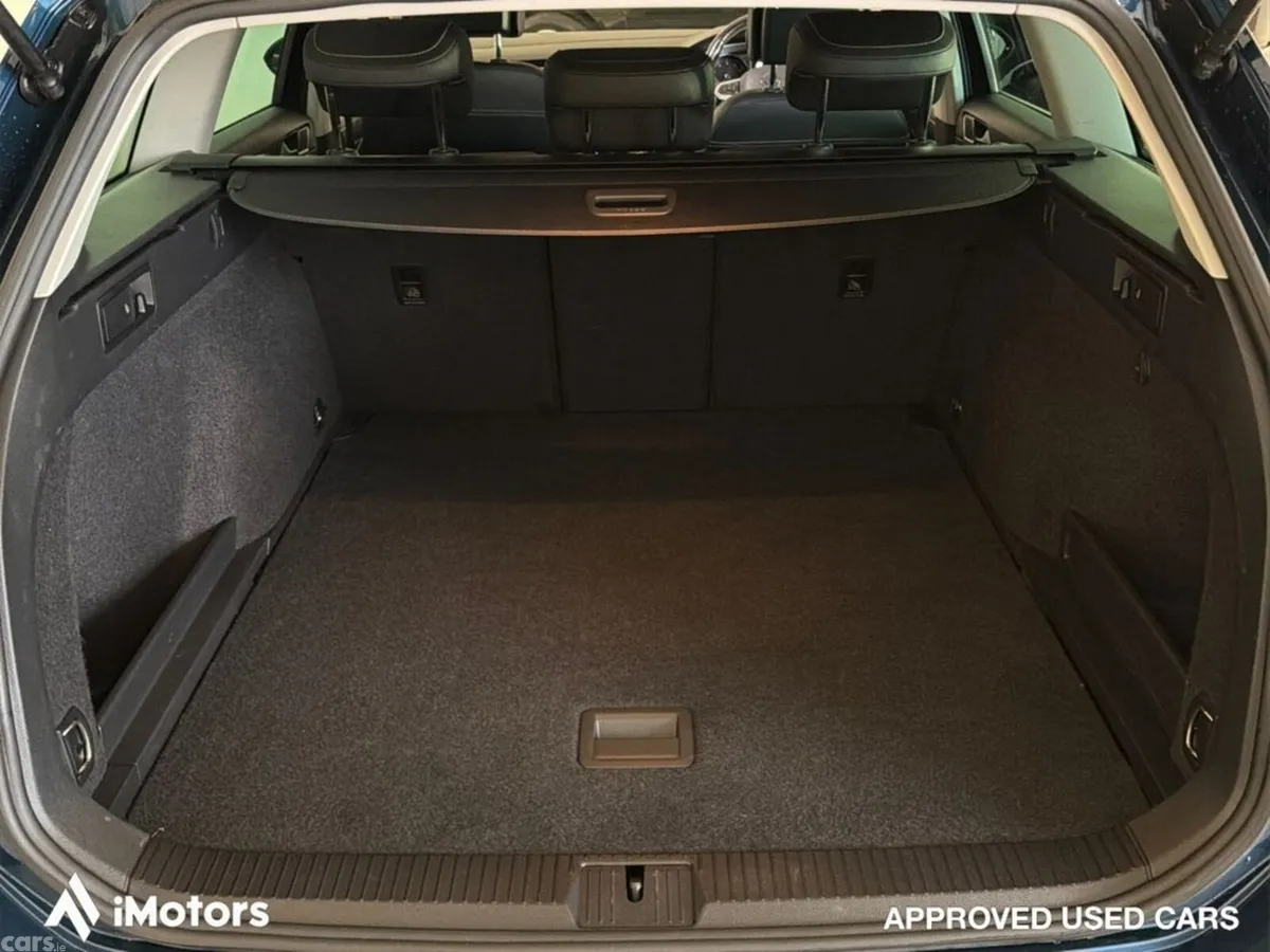 Volkswagen Passat Estate, Petrol, 2021, Blue
