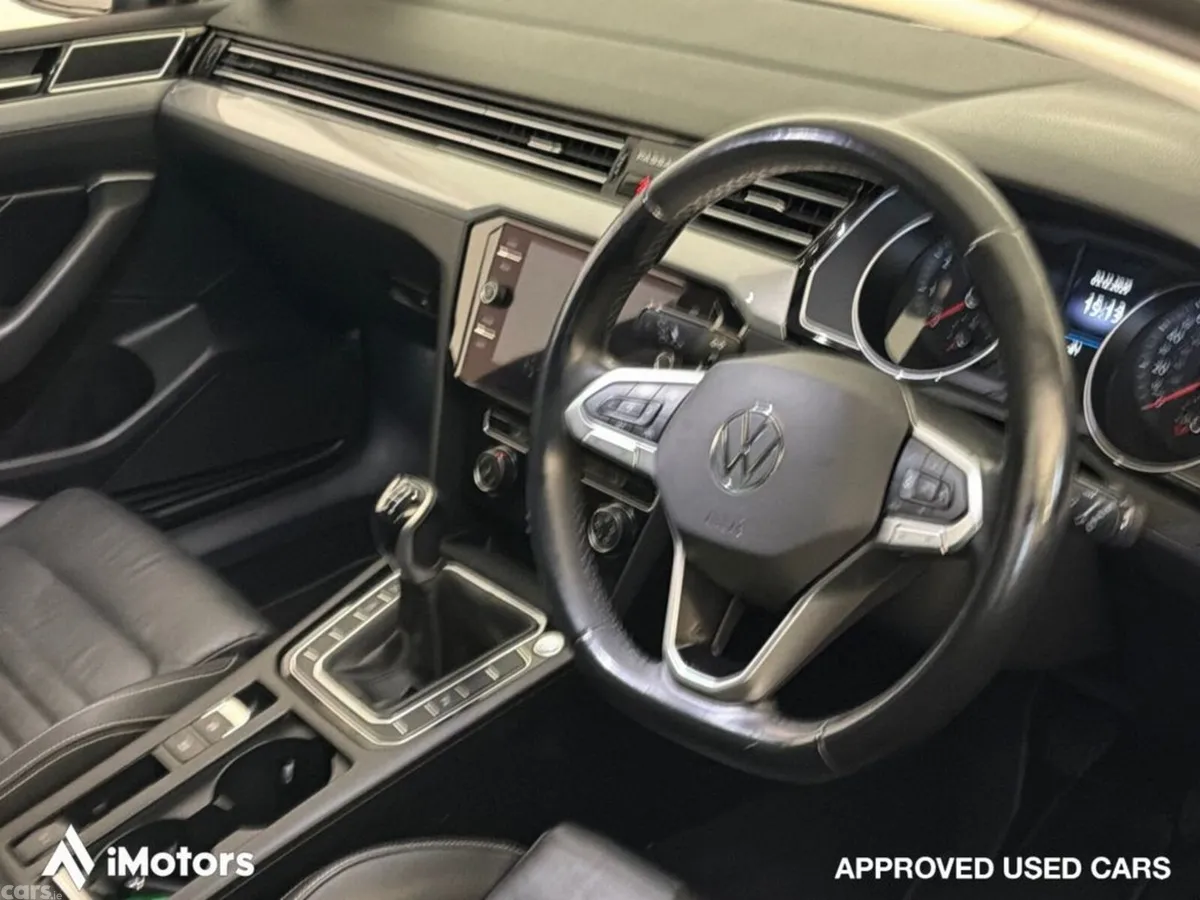 Volkswagen Passat Estate, Petrol, 2021, Blue