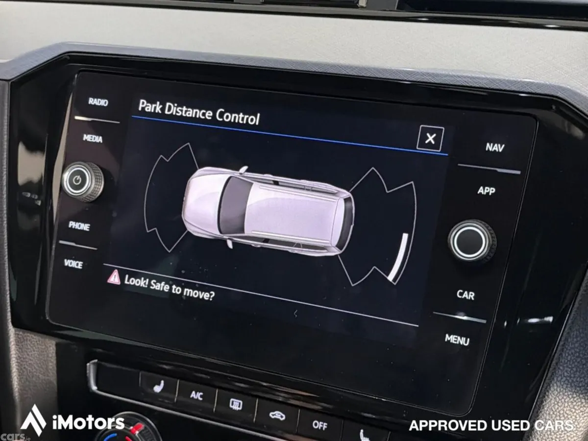 Volkswagen Passat Estate, Petrol, 2021, Blue