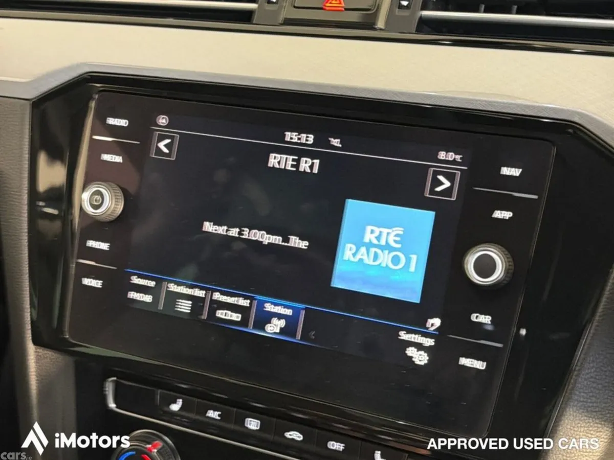 Volkswagen Passat Estate, Petrol, 2021, Blue