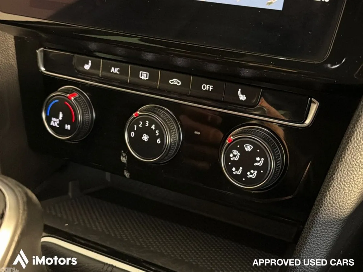 Volkswagen Passat Estate, Petrol, 2021, Blue