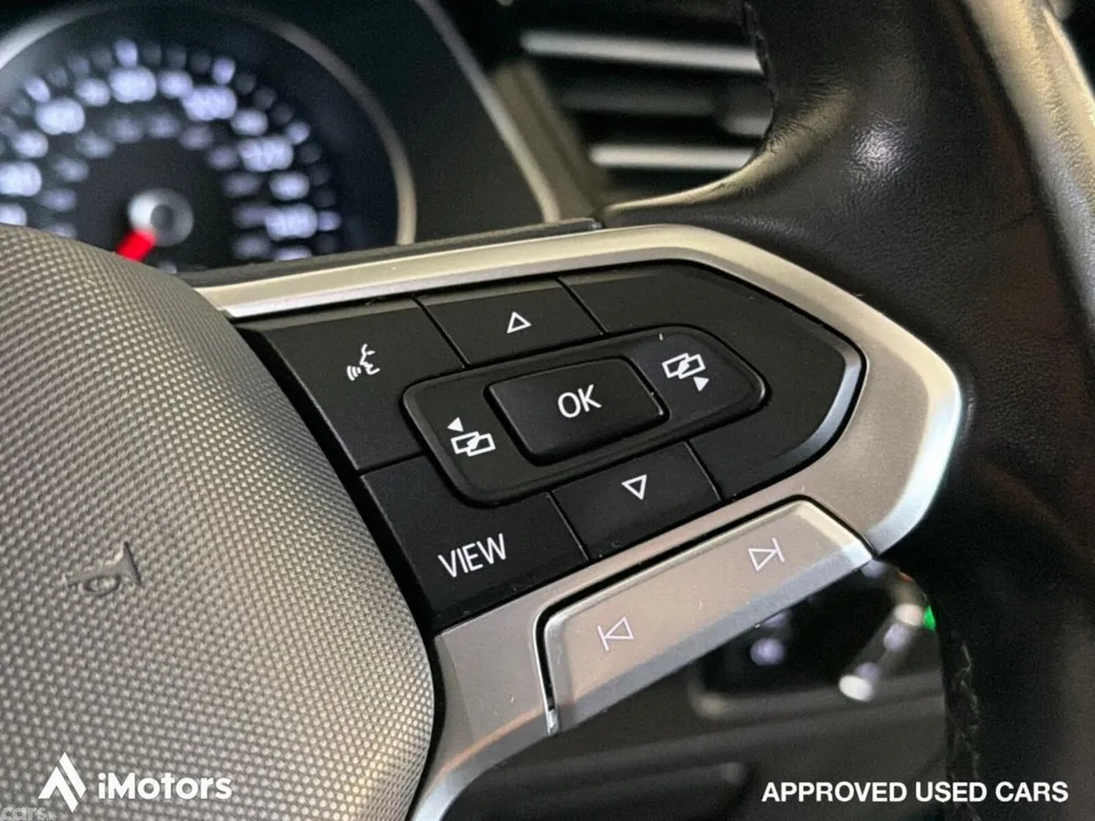 Volkswagen Passat Estate, Petrol, 2021, Blue