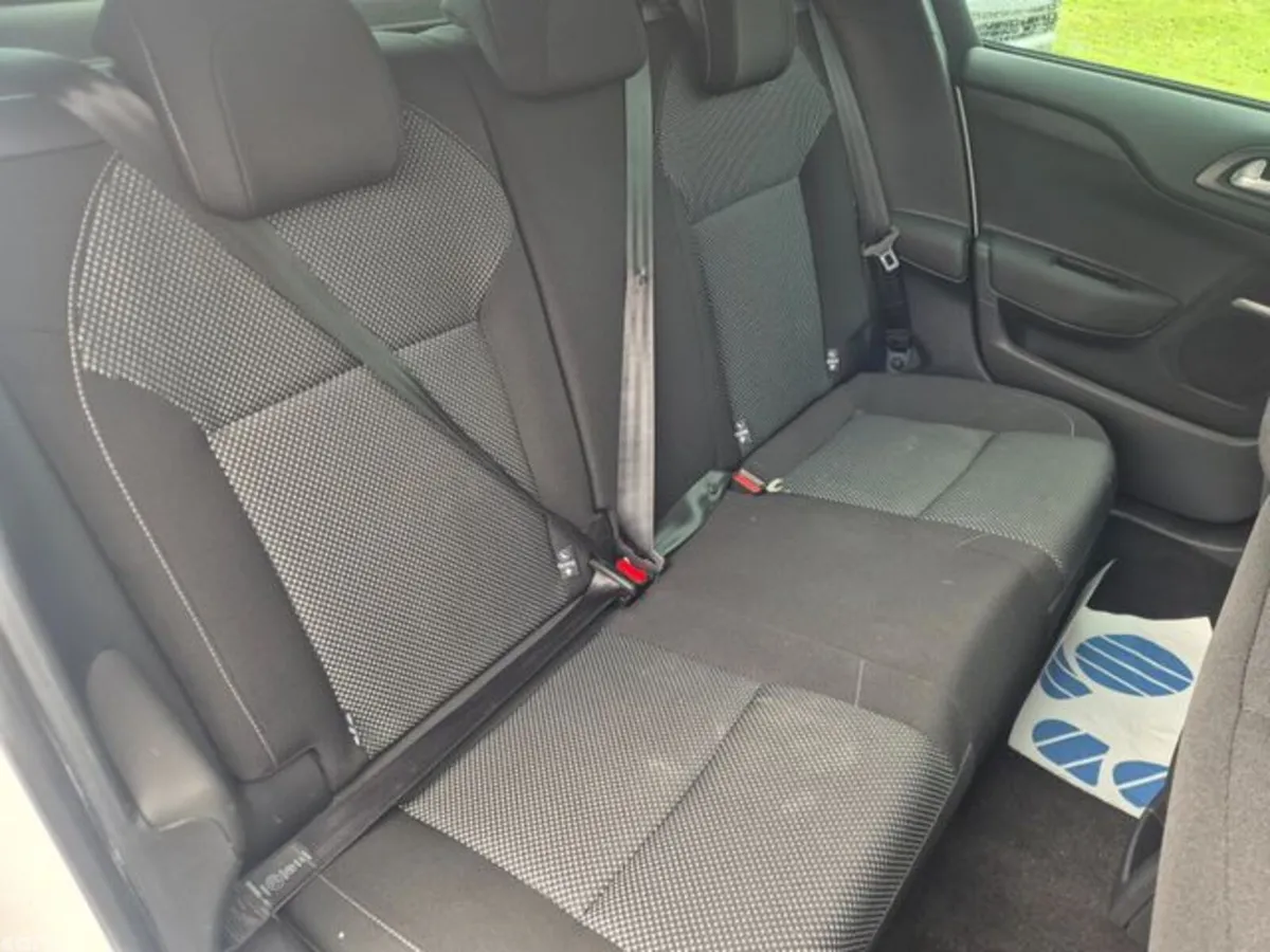 Citroen DS 4 Hatchback, Petrol, 2017, White