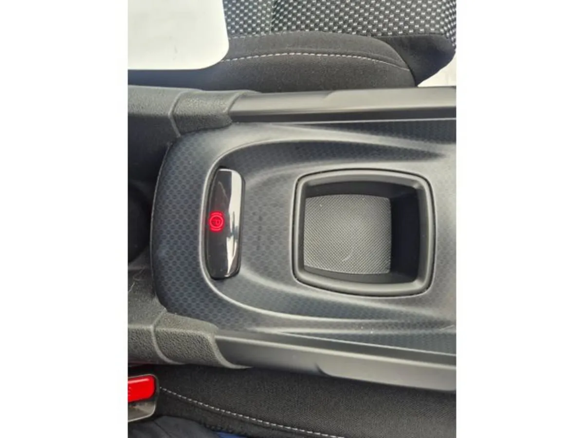Citroen DS 4 Hatchback, Petrol, 2017, White