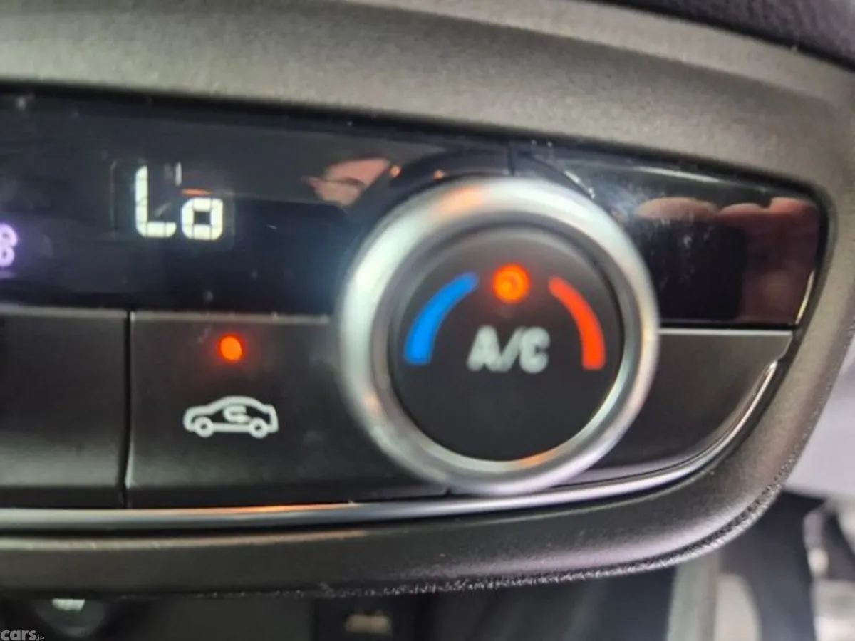 Opel Crossland X MPV, Petrol, 2018, Red