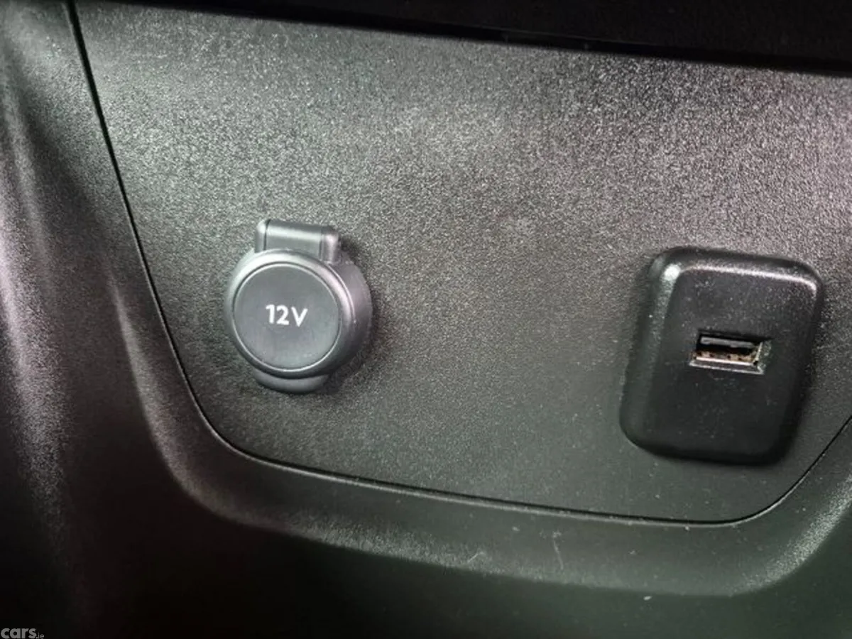 Opel Crossland X MPV, Petrol, 2018, Red