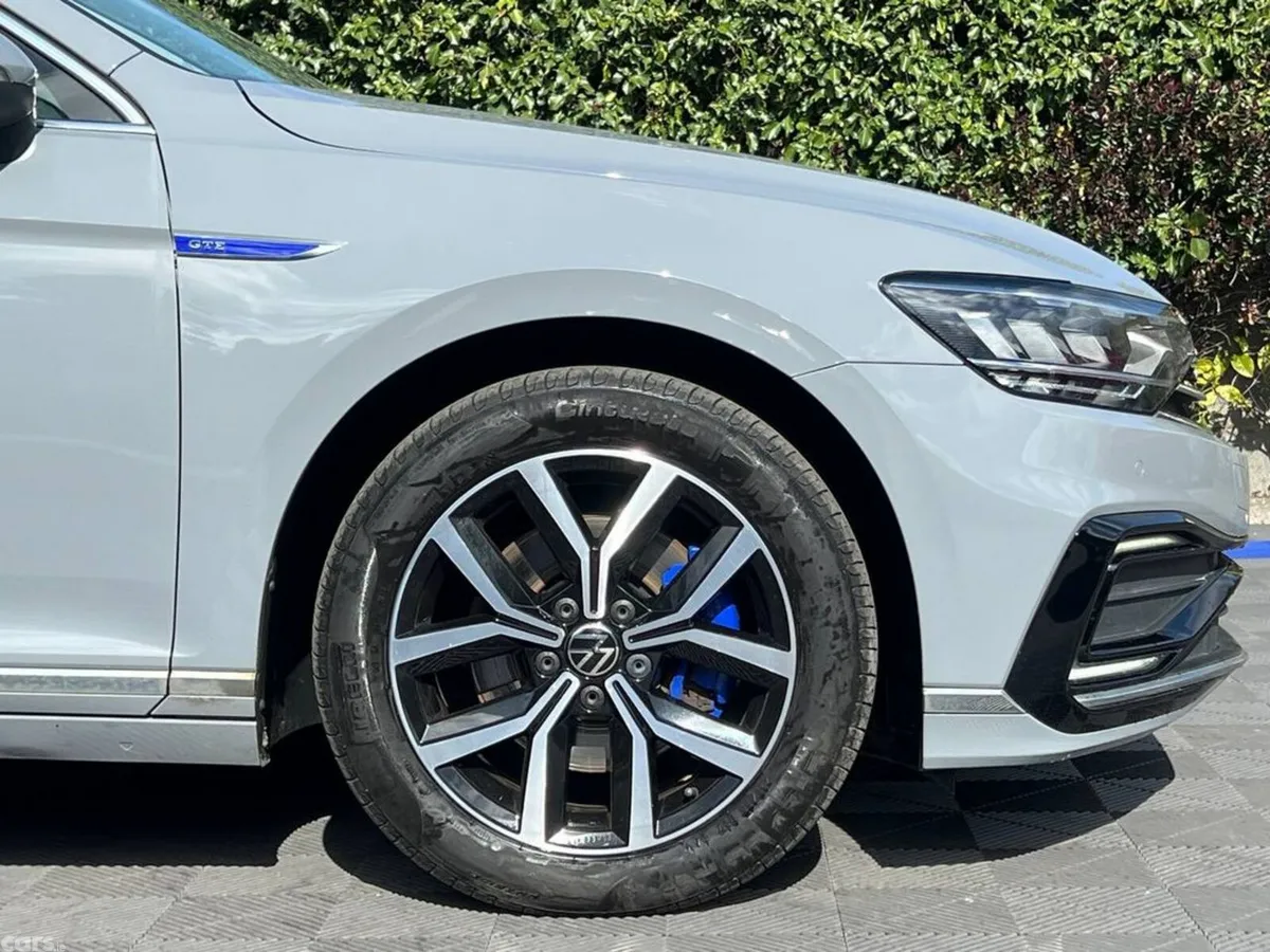 Volkswagen Passat Estate, Petrol Plug-in Hybrid, 2022, Grey