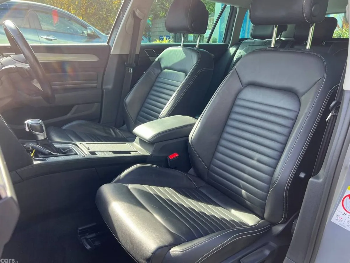 Volkswagen Passat Estate, Petrol Plug-in Hybrid, 2022, Grey