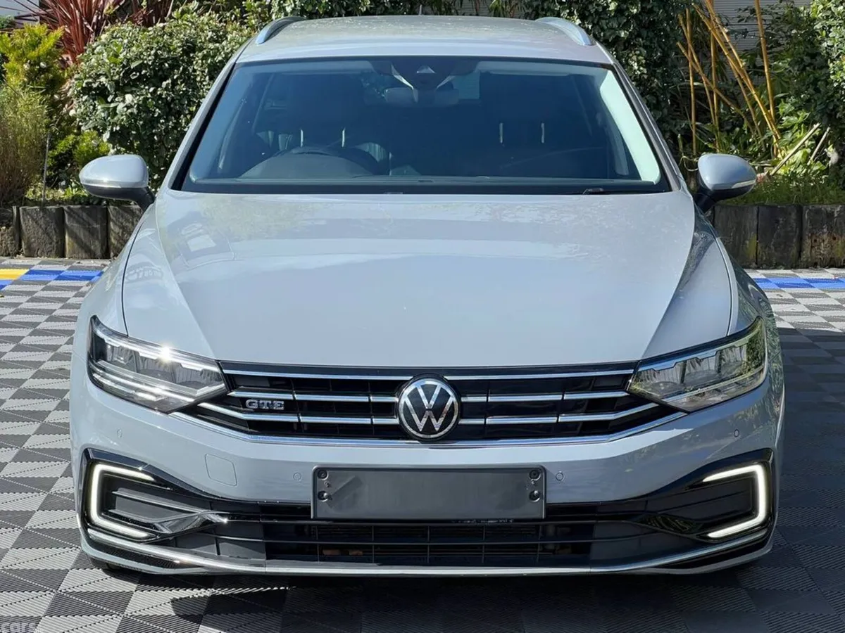 Volkswagen Passat Estate, Petrol Plug-in Hybrid, 2022, Grey