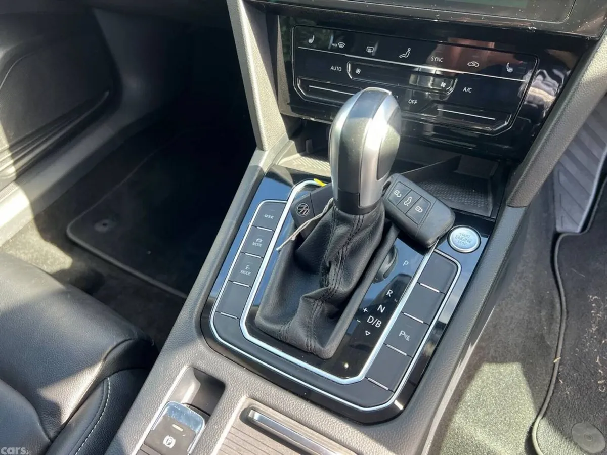 Volkswagen Passat Estate, Petrol Plug-in Hybrid, 2022, Grey