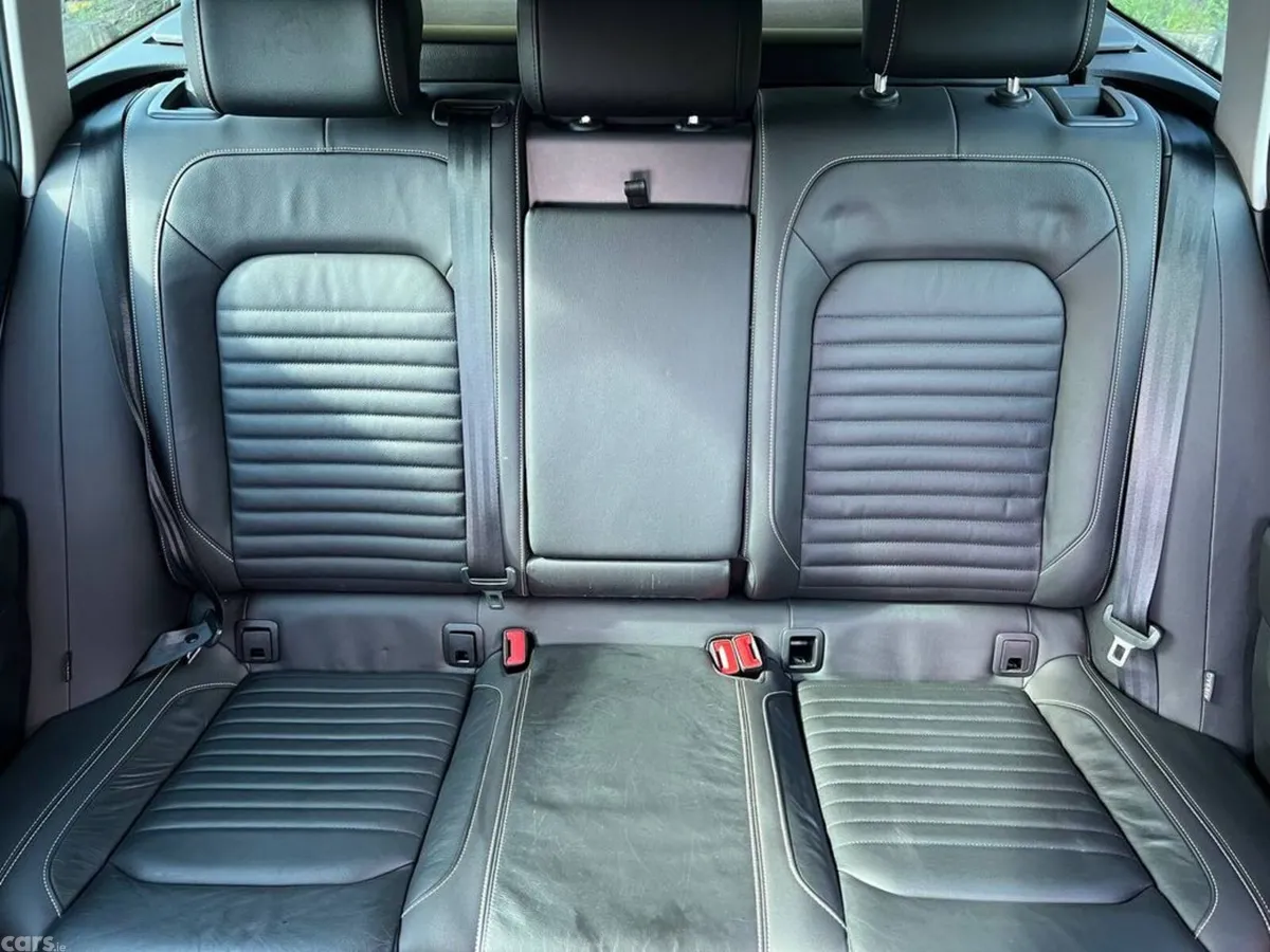 Volkswagen Passat Estate, Petrol Plug-in Hybrid, 2022, Grey