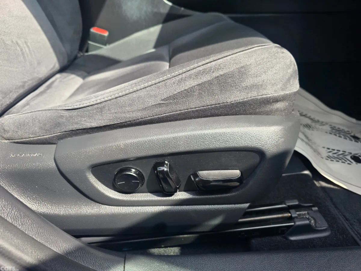 Lexus UX Hatchback, Electric, 2023, Blue