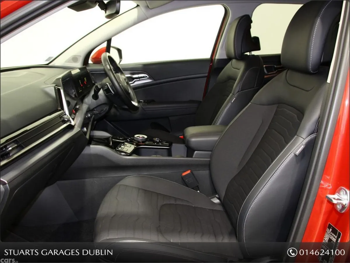 Kia Sportage MPV, Petrol Plug-in Hybrid, 2023, Red