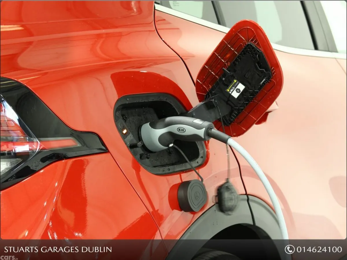 Kia Sportage MPV, Petrol Plug-in Hybrid, 2023, Red