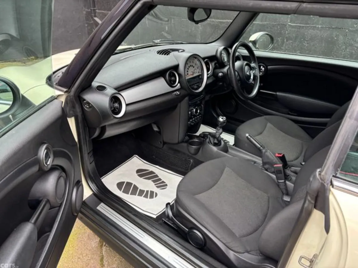 Mini Cooper Convertible, Petrol, 2013, White