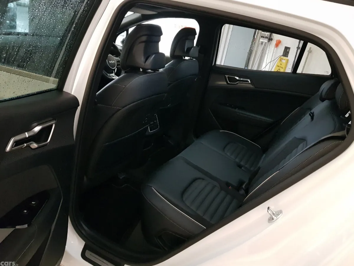 Kia Sportage MPV, Diesel Hybrid, 2025, White