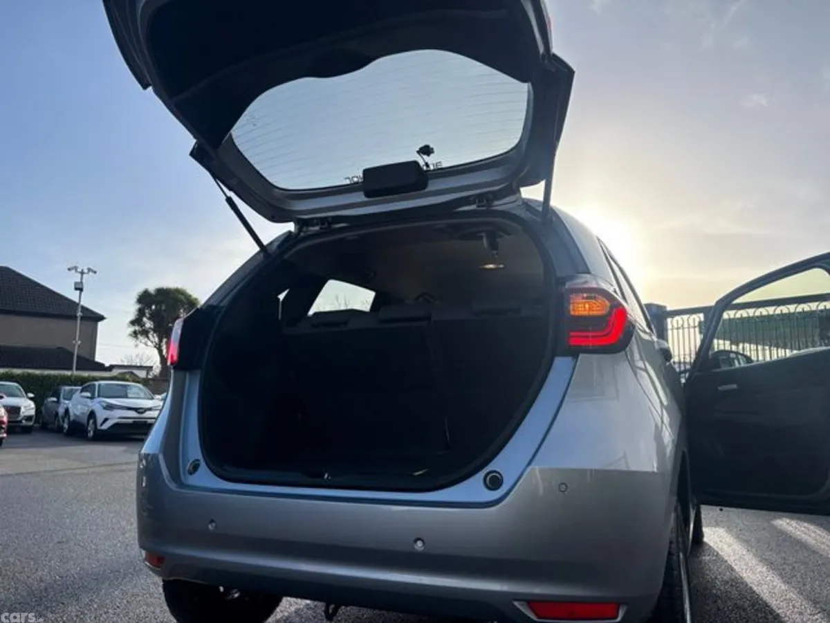 Honda Fit Hatchback, Petrol, 2022, Silver