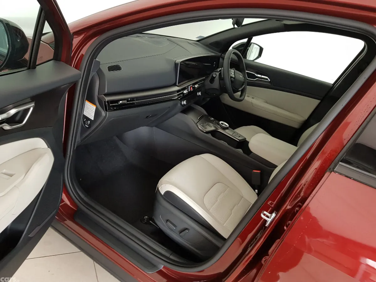 Kia Sportage SUV, Petrol Hybrid, 2027, Red