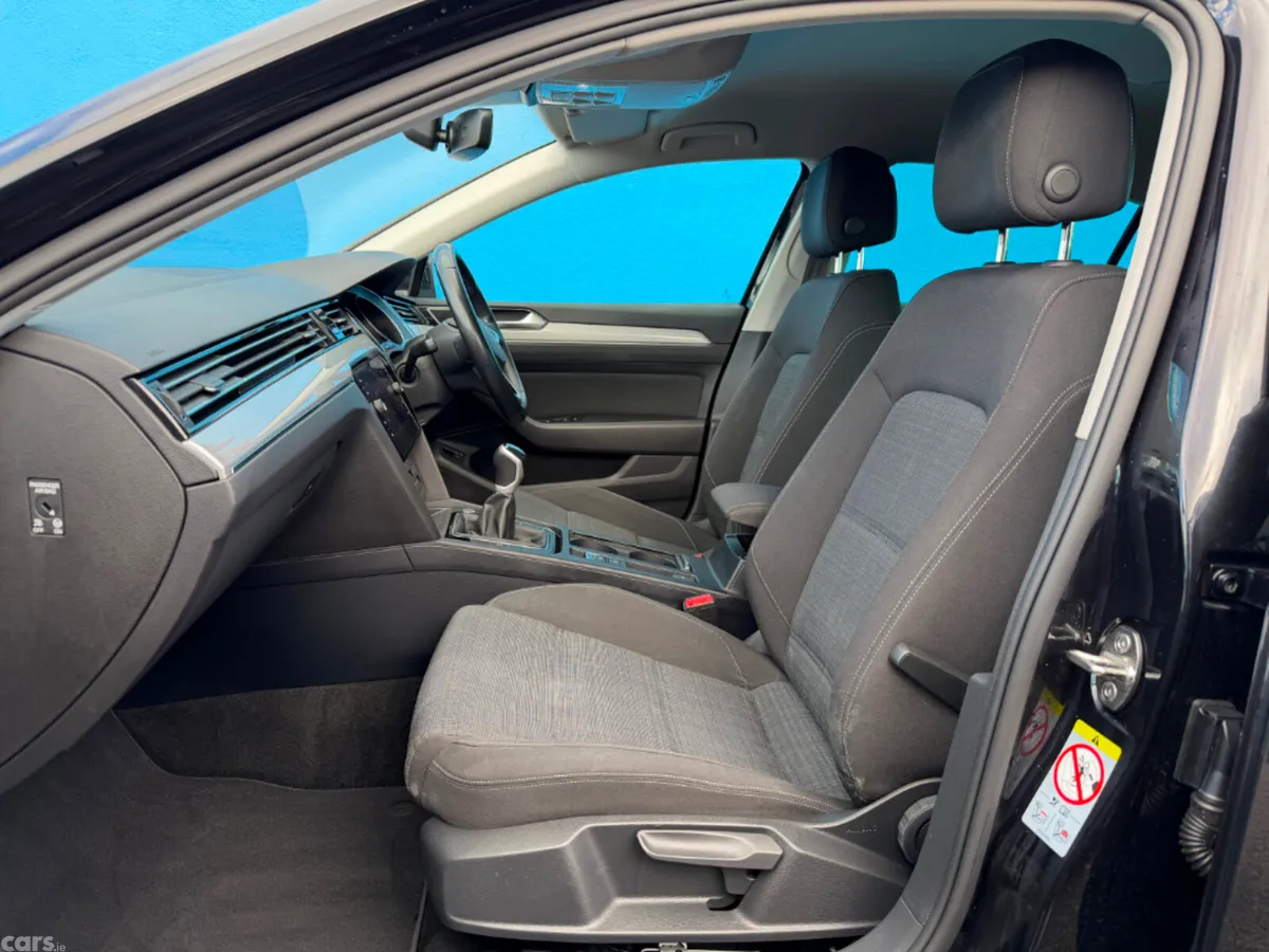 Volkswagen Passat Saloon, Diesel, 2022, Black